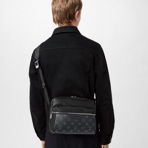 LOUIS VUITTON アウトドア・メッセンジャー PM Ref:  M30233