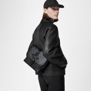 LOUIS VUITTON ソミュール・メッセンジャーRef: M45911
