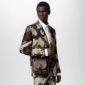 LOUIS VUITTON クエスト･メッセンジャー    Ref：M46973